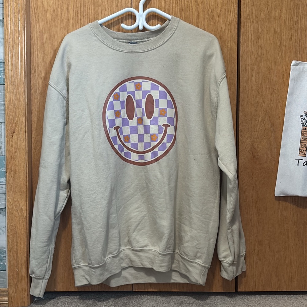 Gildan Beige Smiley Face Sweater